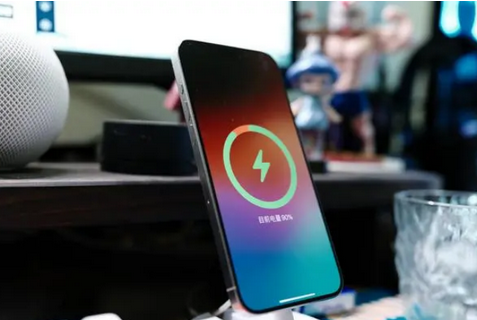 丰顺苹果15换屏服务分享用什么充电器给iPhone15充电更好 